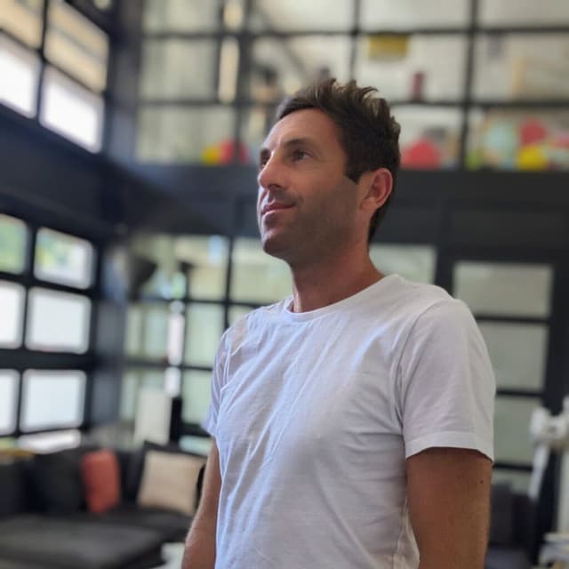 Jérôme Iavarone, consultant et concepteur d'employés IA basé à Clermont-Ferrand